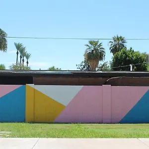 https://newly-remodeled-mid-century-saguaro-house-36.hotelsofphoenix.com